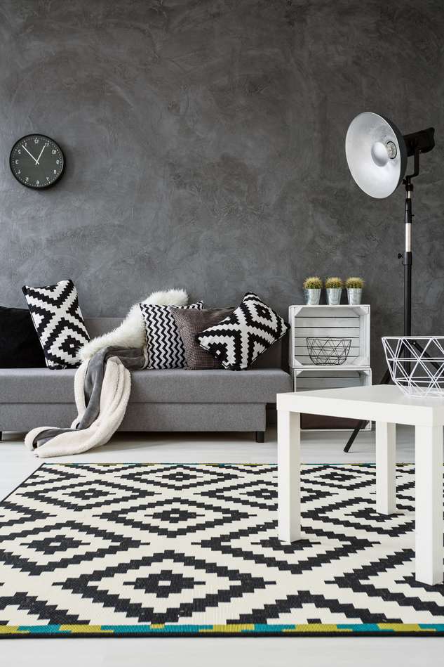 Sofa Grau und Teppich in Schwarz-Weiß Monochromatische Wohnzimmereinrichtung